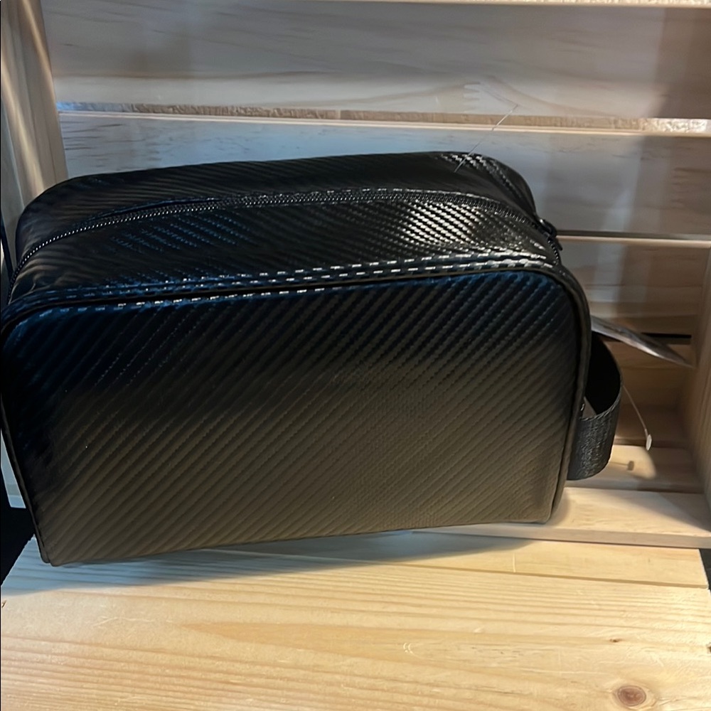 Reaction by Kenneth Cole Men's Black toiletry Bag - Picture 2 of 3